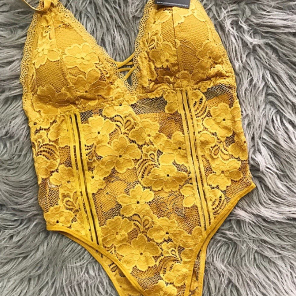 Full Lace Bodysuit Remove able Padding